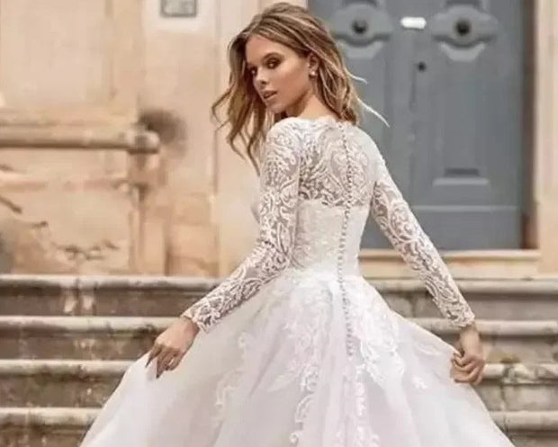 <h3>Long Sleeve Exquisite Wedding Dress</h3>